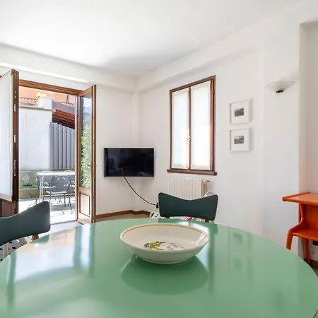 Historic Borgo Campidoglio 7 *
