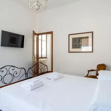 Historic Borgo Campidoglio 7 아파트