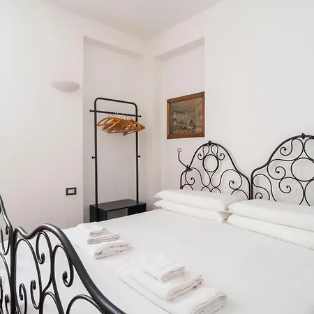 Historic Borgo Campidoglio 7 *